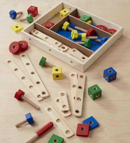 Дървен конструктор с гайки и болтове 